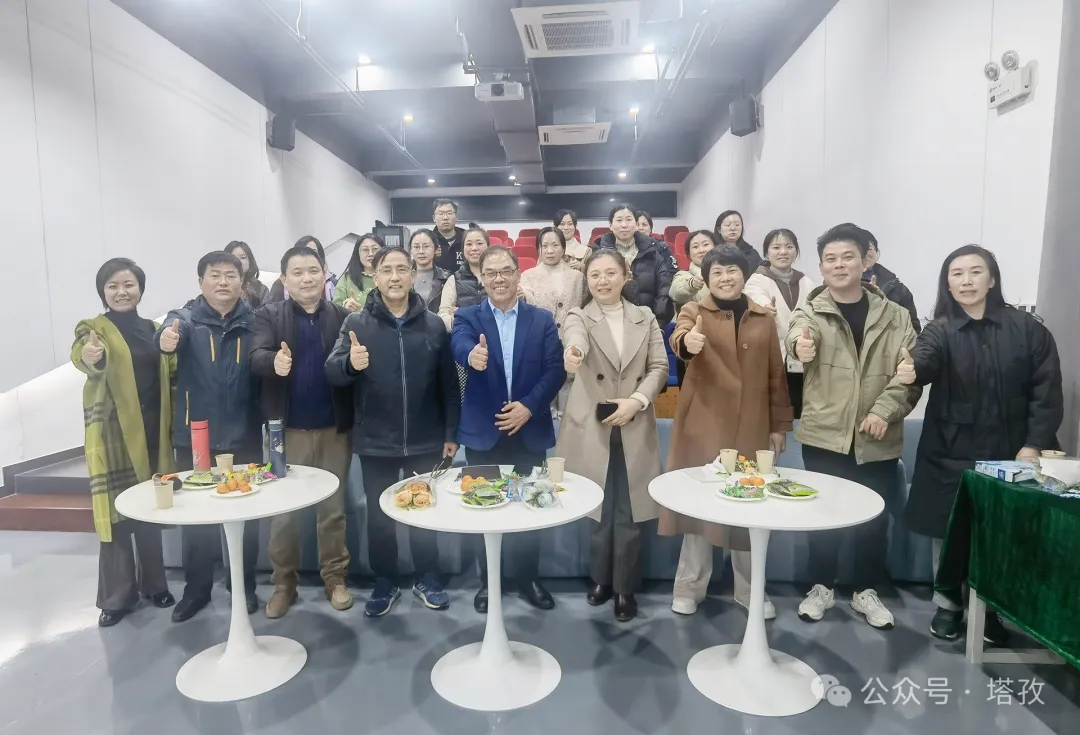 会议合影.jpg